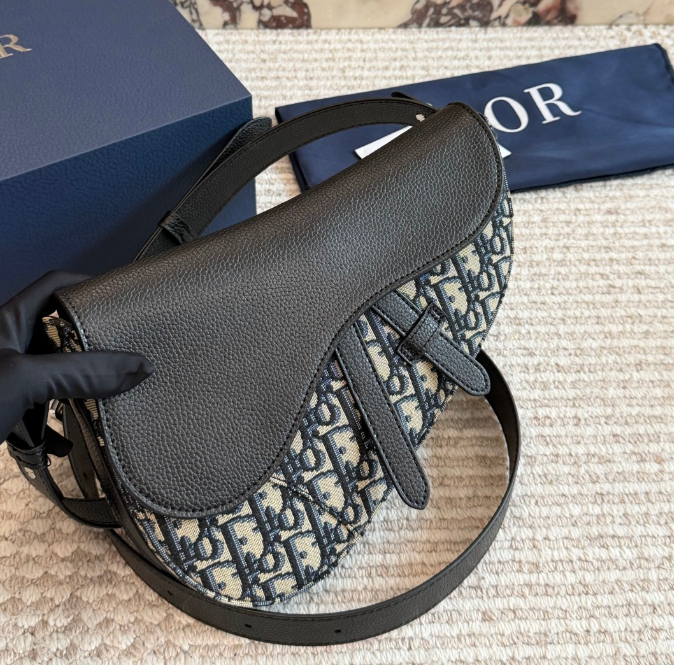 Dior Saddleバッグ《Dior Oblique》ベージュ/黒 カーフ DHL 直営
