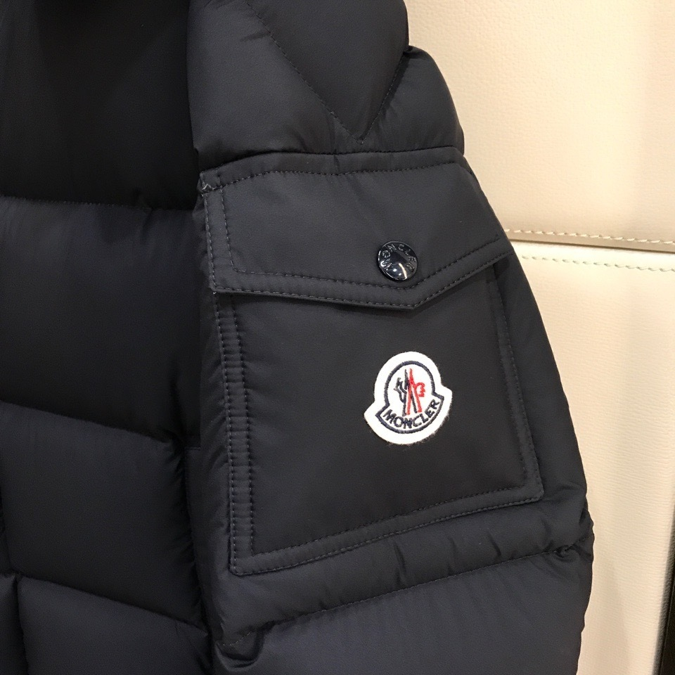 パリ直営店買付！【MONCLER】VEZERE ショートダウン