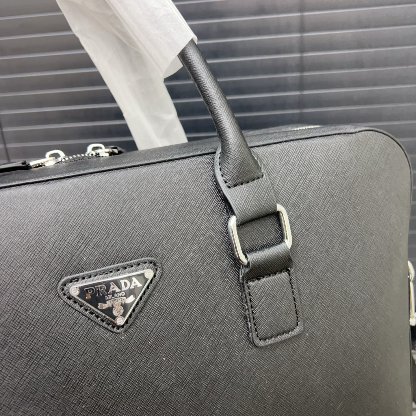 【22SS】新作 サフィアーノレザー ブリーフケース ◆プラダ◆