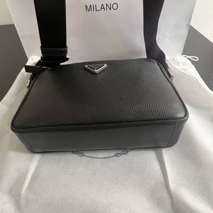 ♪直営アウトレット♪PRADA レザーショルダーバッグ 2VH094