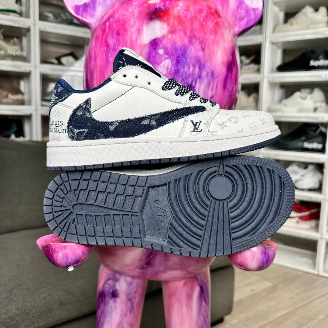 ◆正規品louis voitton◆Travis Scott x Nike Air Jordan 1 Low 送料無料