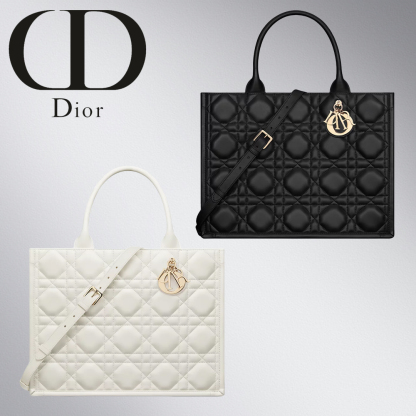 新作  DIOR BOOK TOTE バッグ ミディアム