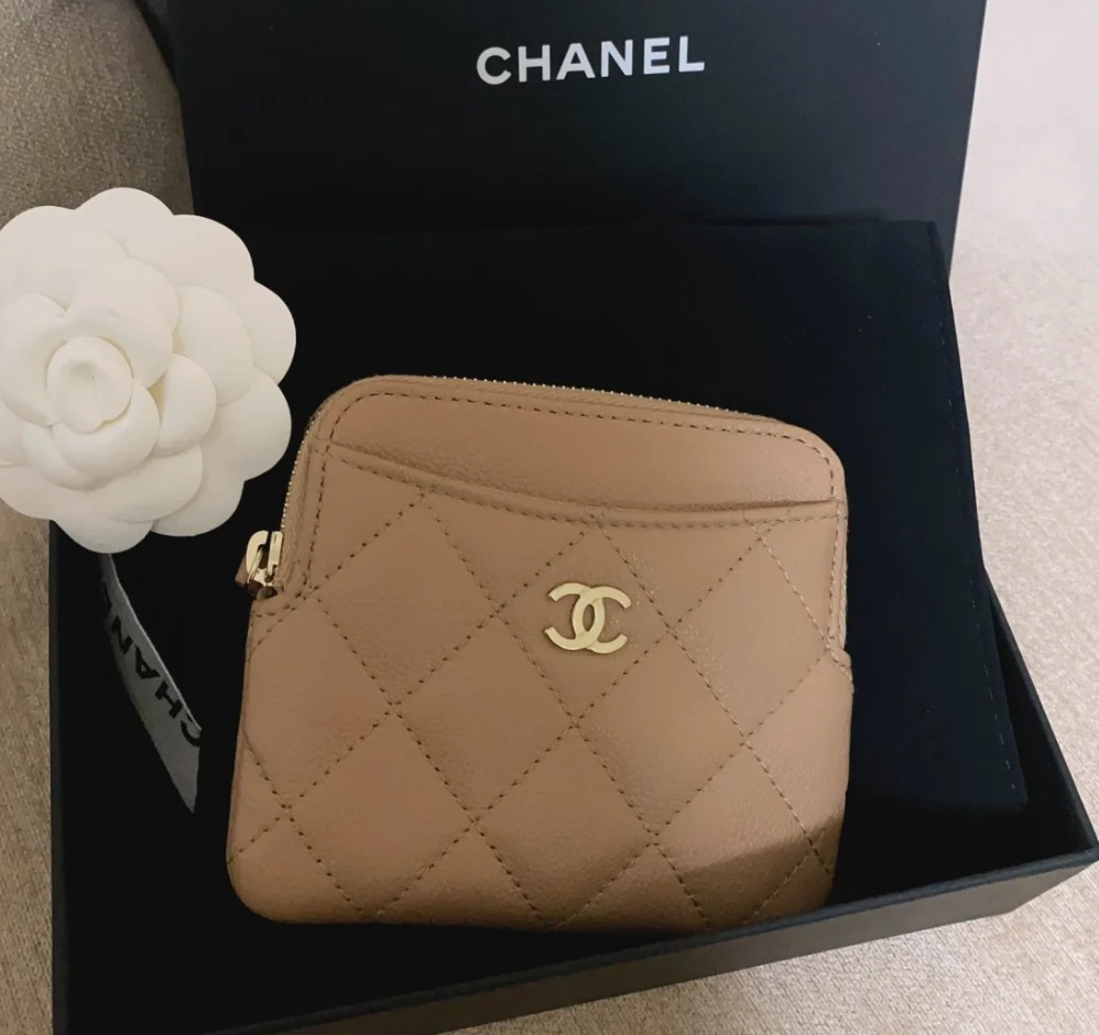 【コンパクトなのに収納力◎】CHANEL ショートウォレット 財布