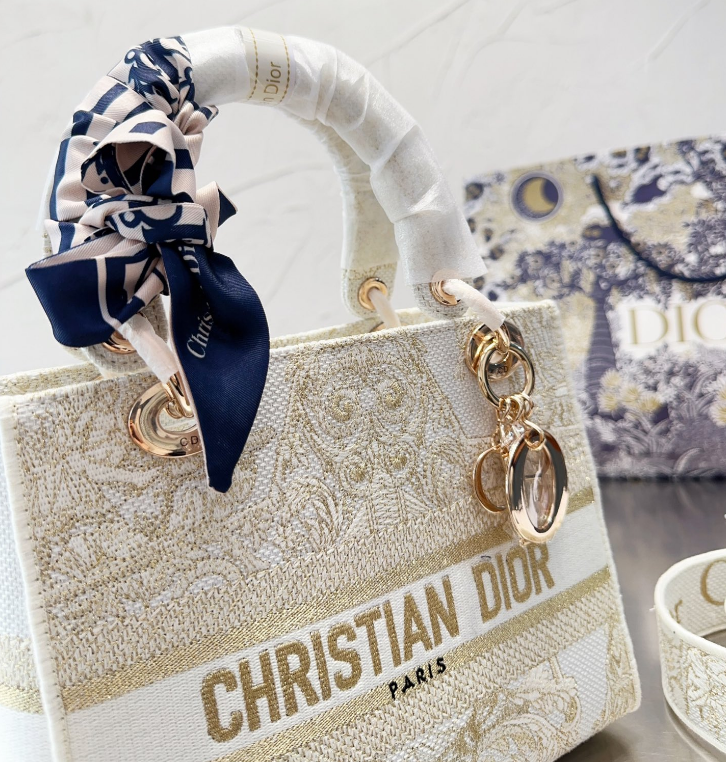 【新作】  LADY D-LITE ミディアムバッグ