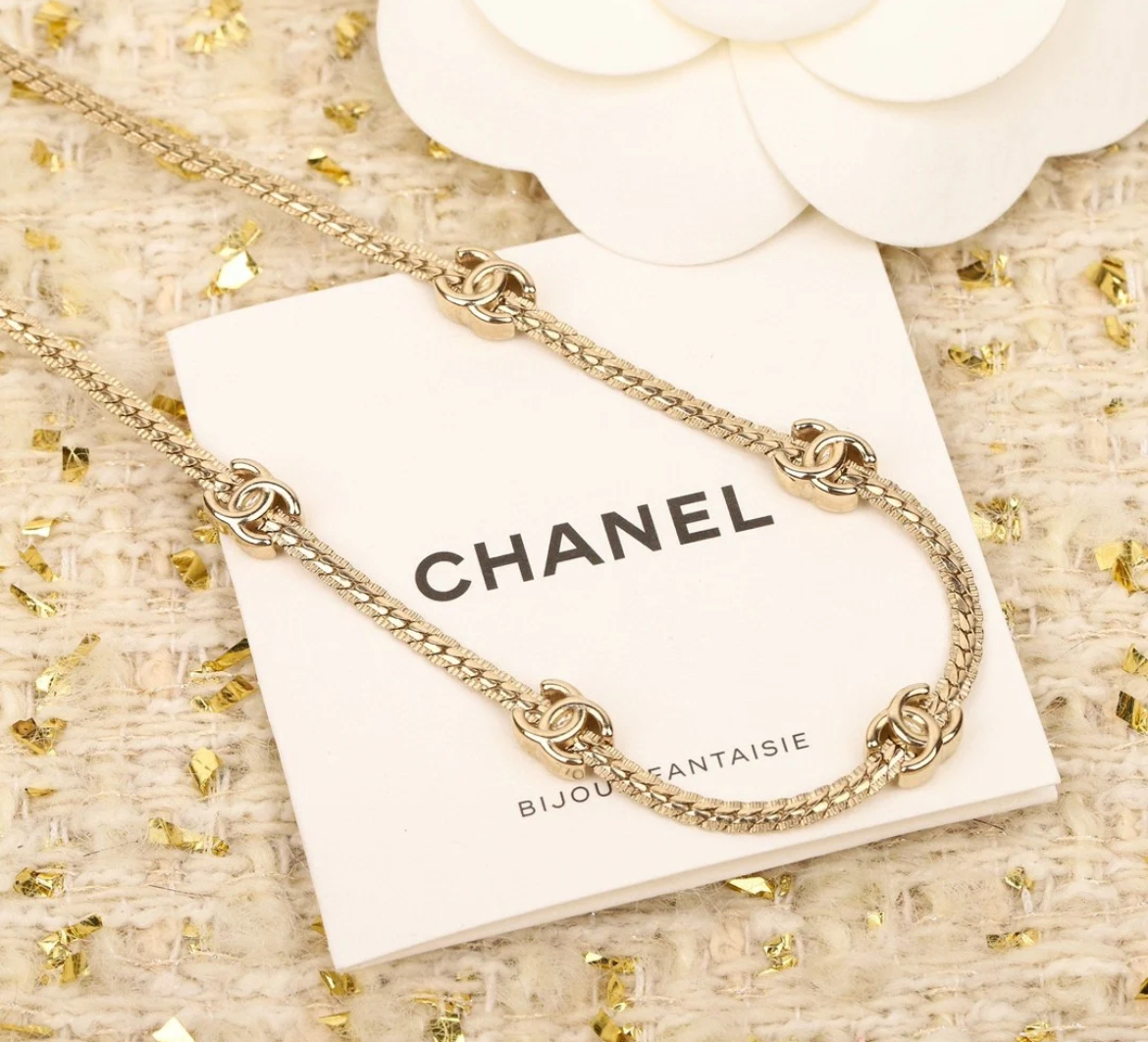 CHANEL《小ぶりロゴでオシャレ感アップ》チョーカー　ネックレス