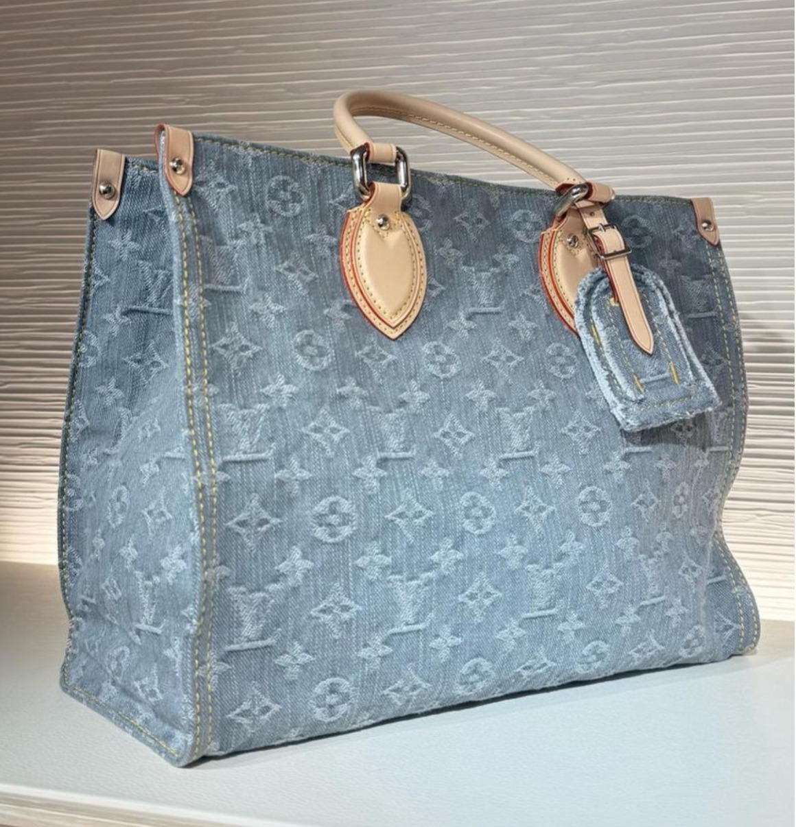 デニムがお洒落♪ Louis Vuitton オンザゴー MM
