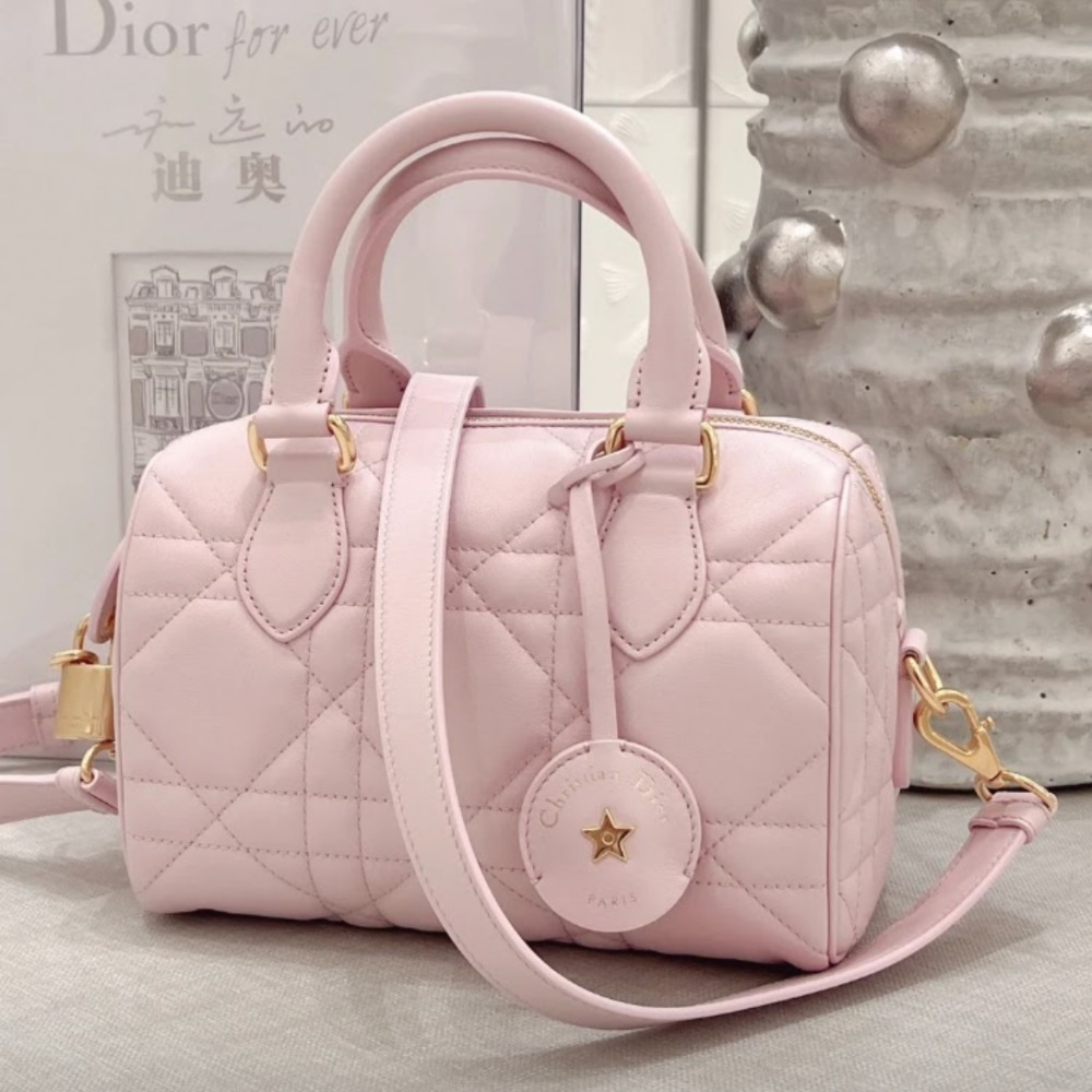 フェミニンな存在♡【DIOR】Groove 20ミニバッグ