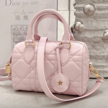 フェミニンな存在♡【DIOR】Groove 20ミニバッグ