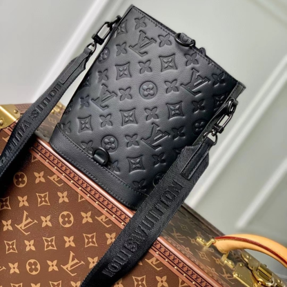 ◆コンパクト【 Louis Vuitton 】ノエ・スリング