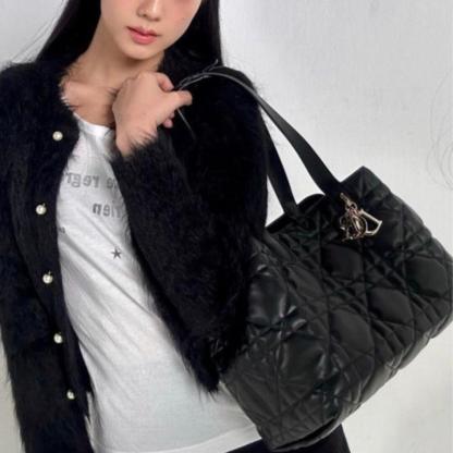 【どんな場面でも◎】Dior TOUJOURS バッグ ミディアム 4色展開