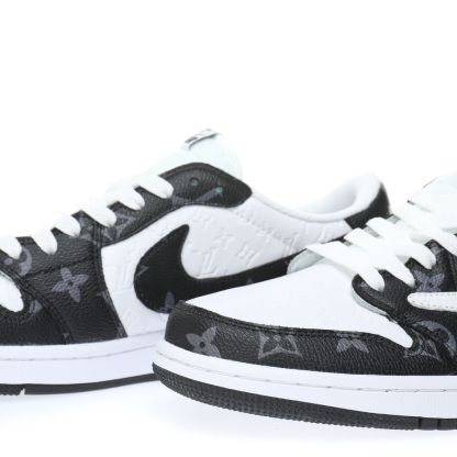 【日本未入荷】Louis Vuitton x Travis Scott x Nike Air Jordan 1 Low OG SP"Damier Azur/LV Monogram"【正規品】[代金引換]