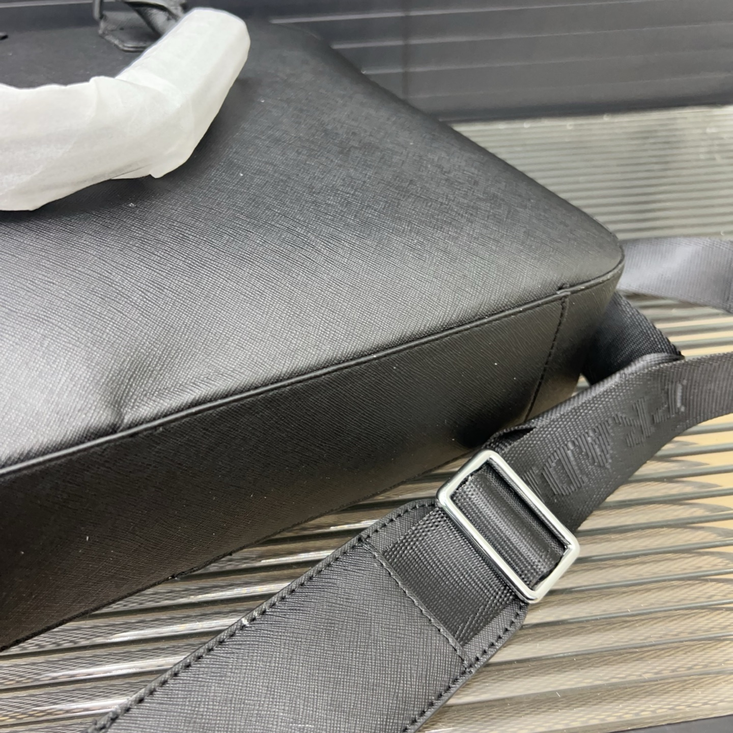 【22SS】新作 サフィアーノレザー ブリーフケース ◆プラダ◆