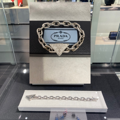 完売必至PRADA♪三角ロゴシルバーチェーンブレスレット☆1JB356