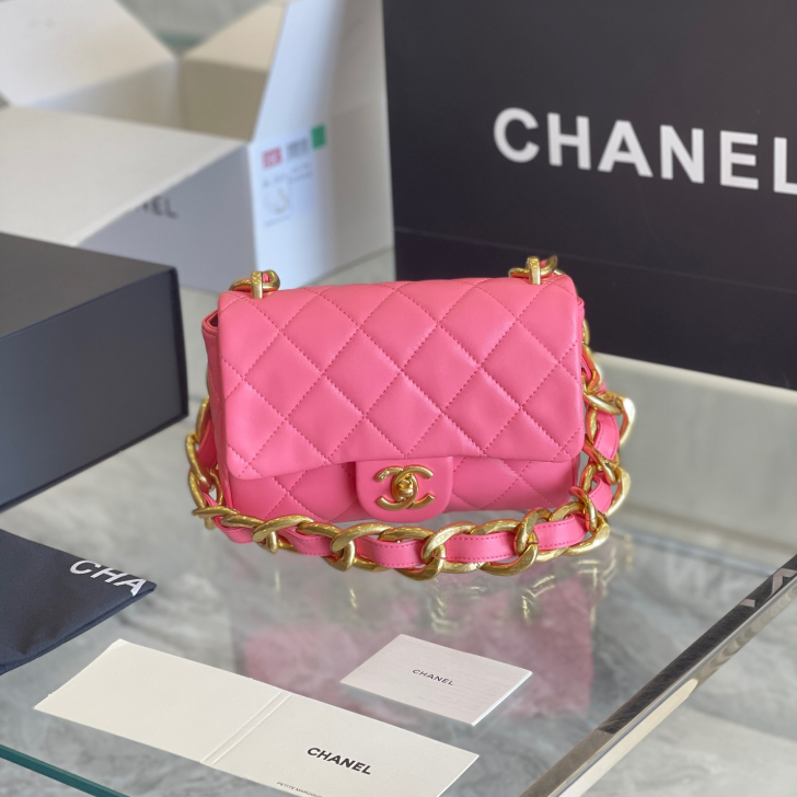 すぐ届く国内発送★CHANEL存在感と品のあるラージフラップバッグ