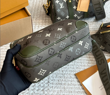 新作*LV*Nil カーキグリーンモノグラム ショルダーバッグ M27095