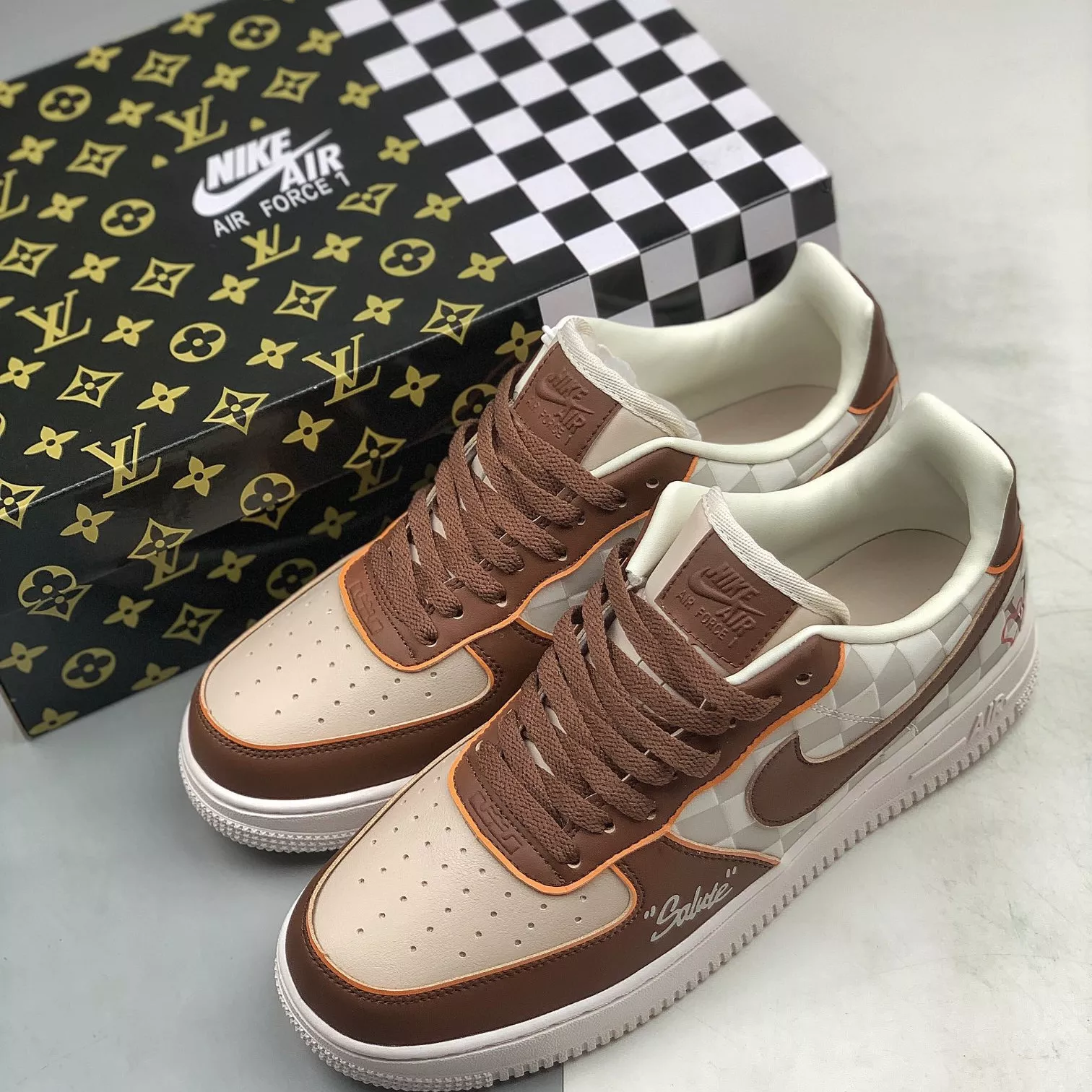 【新商品発売】【今年の新商品】LOUIS VUITTON× ナイキ エアフォース 1 "ストライブ フォー グレートネス"(DC8877-200)【本物保証】【代金引換】