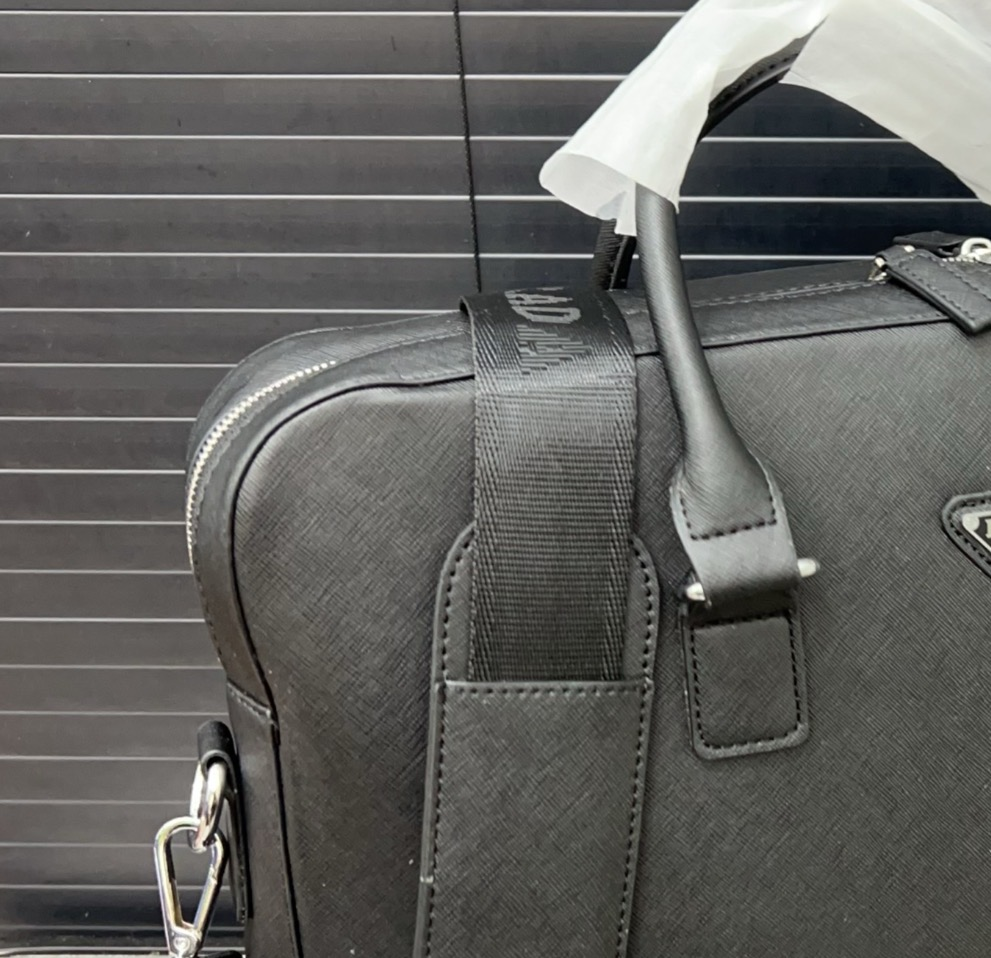 【22SS】新作 サフィアーノレザー ブリーフケース ◆プラダ◆