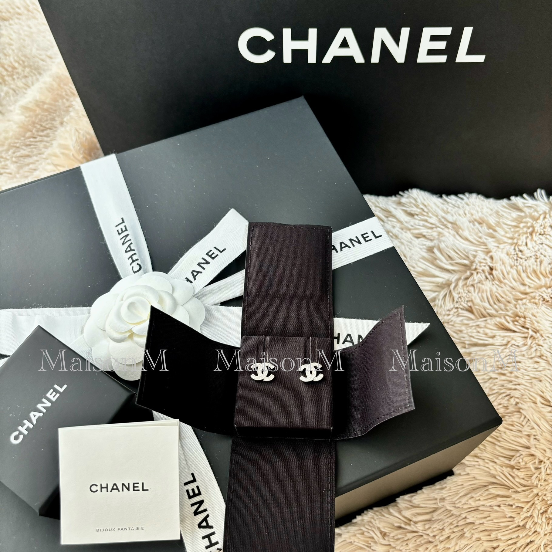 在庫有【CHANEL】ストラス　CCマーク　ピアス