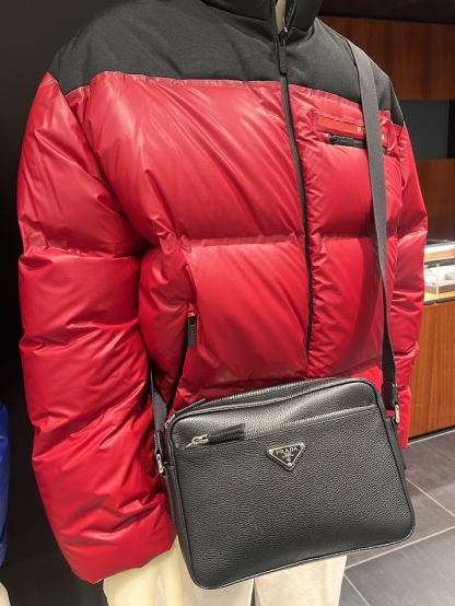 ♪直営アウトレット♪PRADA レザーショルダーバッグ 2VH094