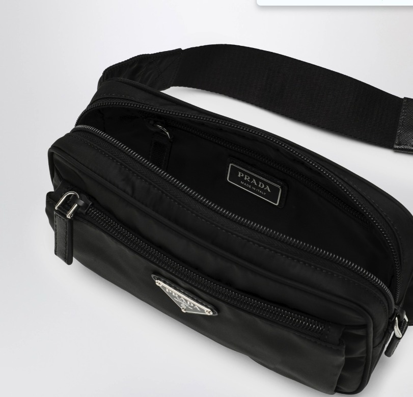 国内発送関税込【PRADA】プラダ ボディバッグ