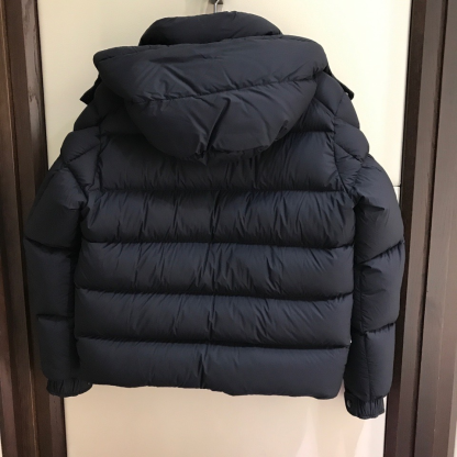 パリ直営店買付！【MONCLER】VEZERE ショートダウン
