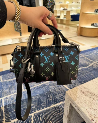 【カラフルグラデ モノグラム/黒】Louis Vuitton キーポル25B