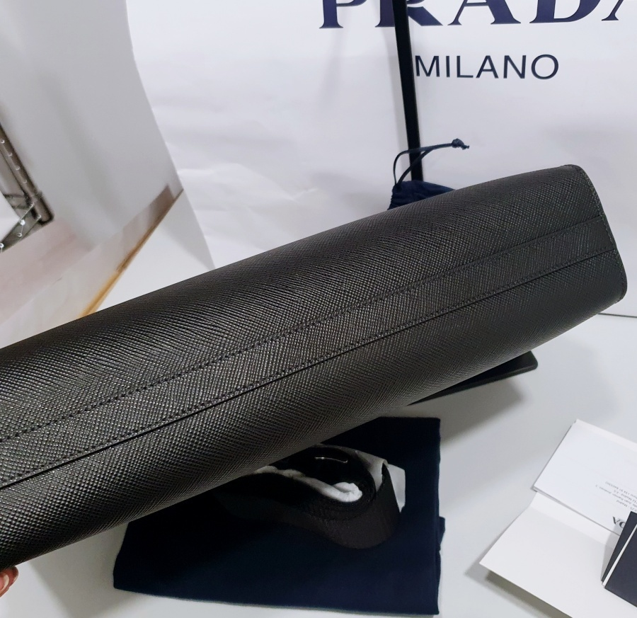 【PRADA】プラダ☆三角ロゴ サフィアーノ トートバッグ☆2VG101