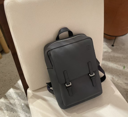 【現地価格！】LOEWE（ロエベ）ミリタリーバックパック