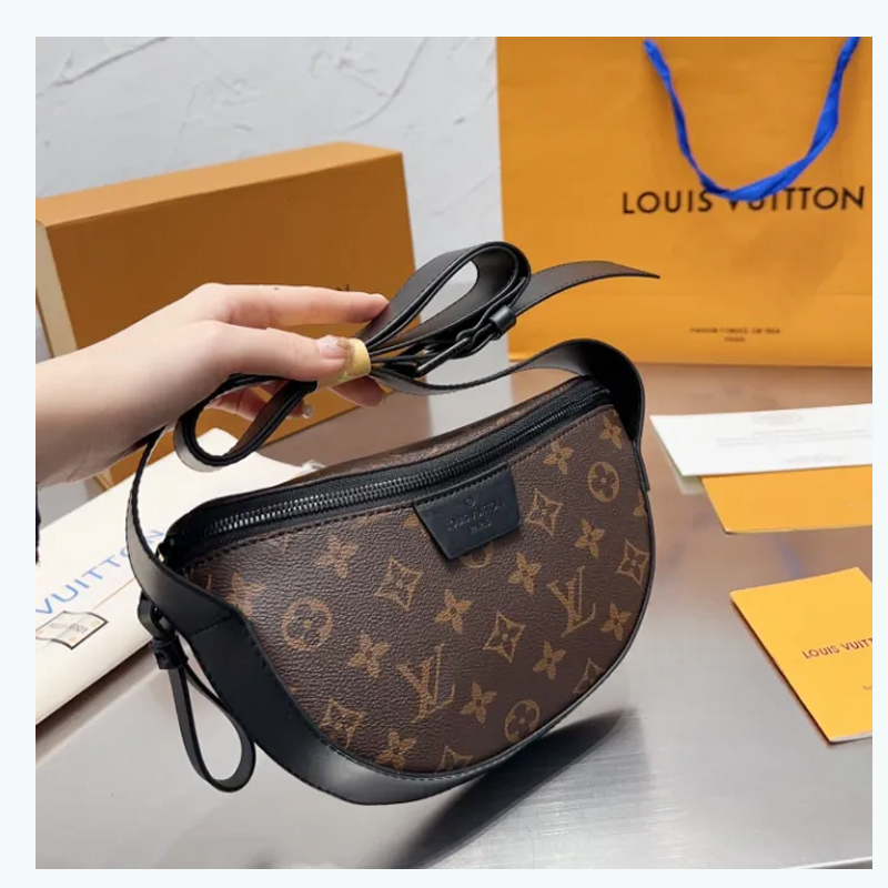 【お洒落メンズへ】Louis Vuitton　ショルダーバッグ　LV ムーン
