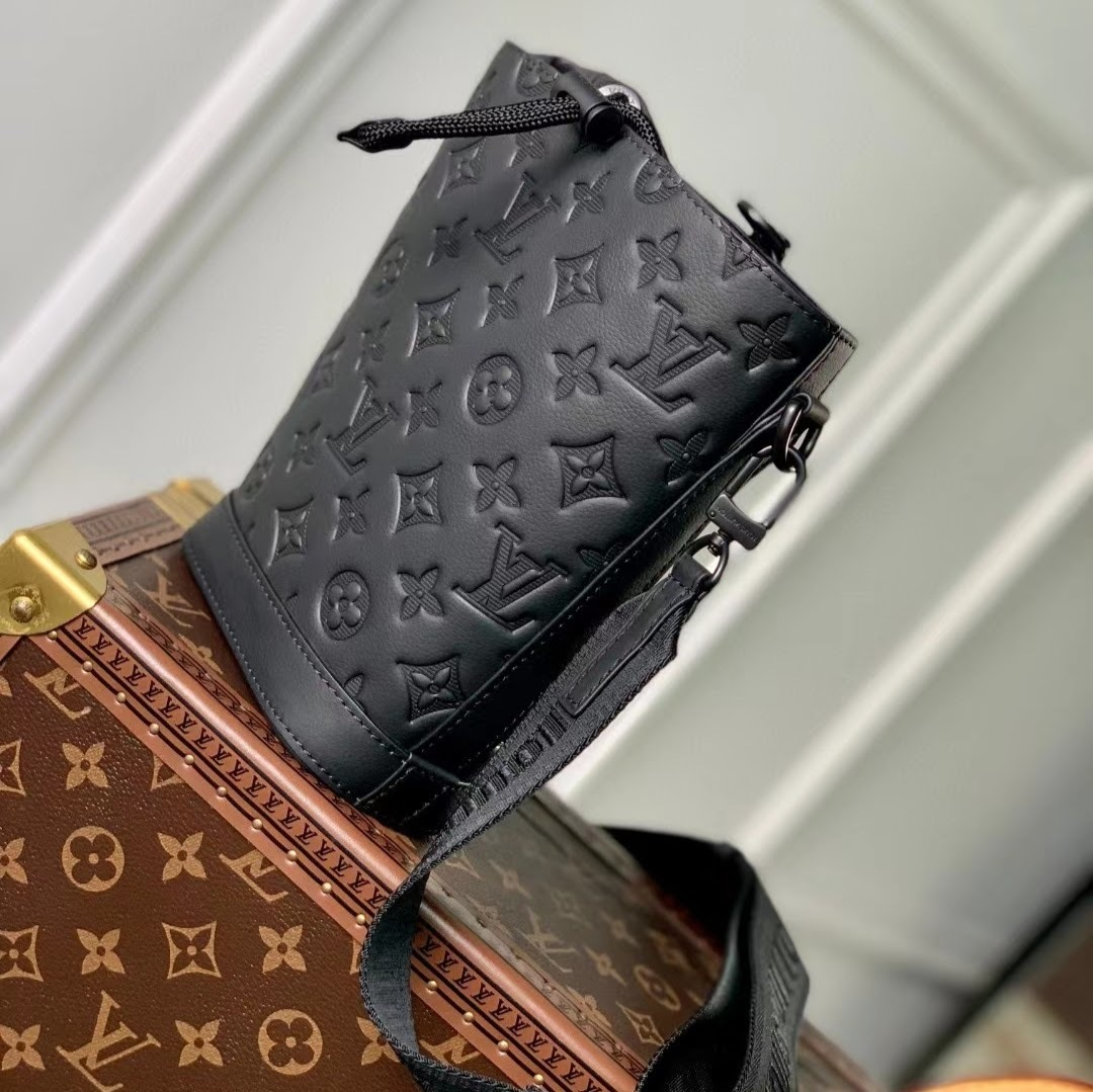 ◆コンパクト【 Louis Vuitton 】ノエ・スリング