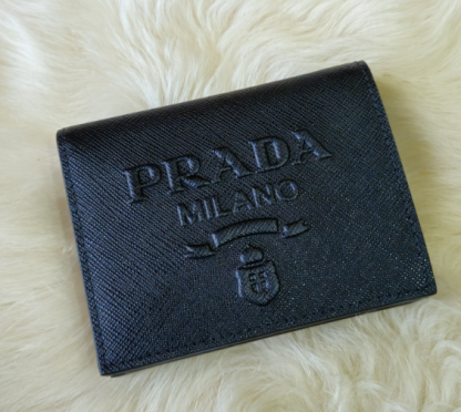 PRADAミニ財布★2つ折りレザー☆ロゴ付き