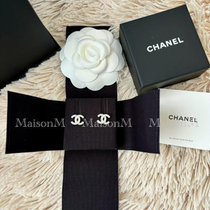 在庫有【CHANEL】ストラス　CCマーク　ピアス