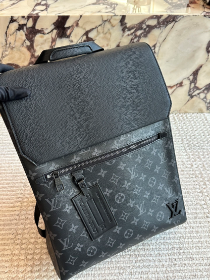 【クールなシルエット♪】Louis Vuitton★バッグパック