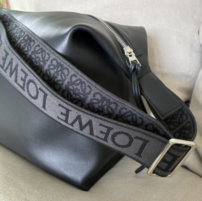 【現地顧客価格！】LOEWEキュービショルダーバック