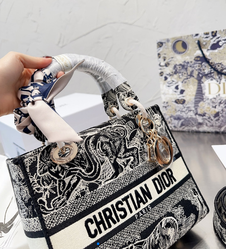 LADY D-LITE ミディアムバッグ