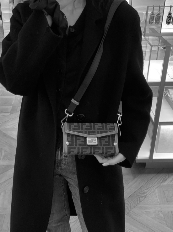 ☆送料関税込☆FENDI バゲット ソフトトランク ショルダーバッグ