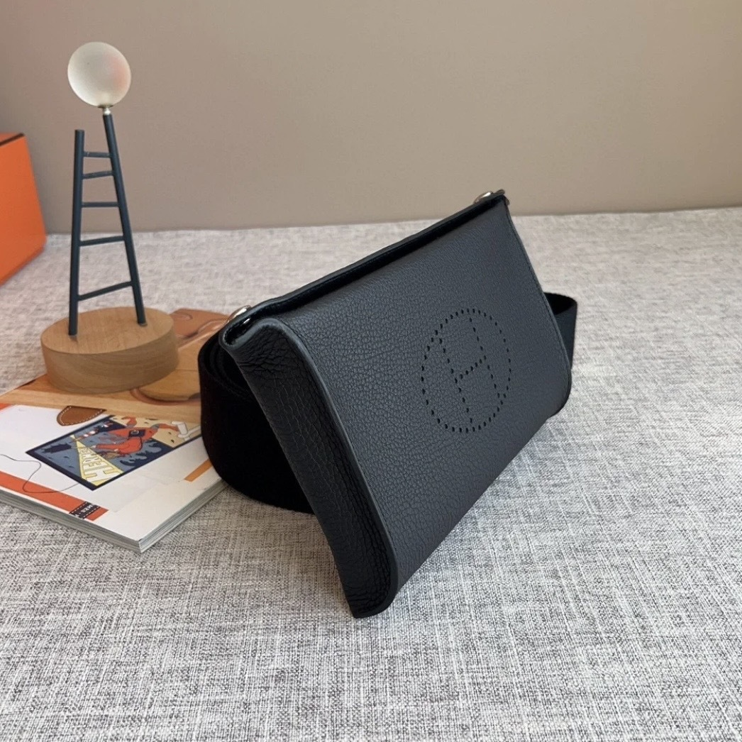 ＊カジュアル＊【HERMES】ヴィドポッシュ ショルダーバッグ