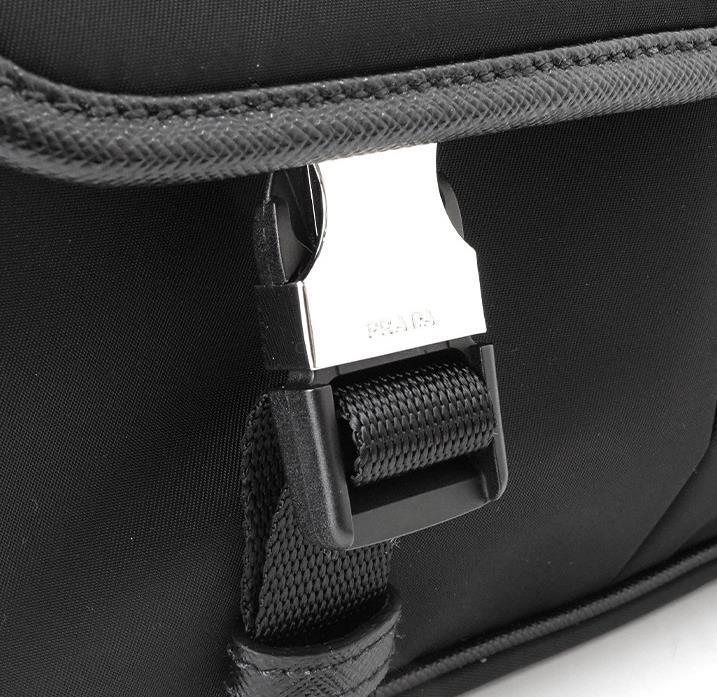 ☆送料関税込☆PRADA Re Nylon メンズ ショルダーバッグ☆超人気