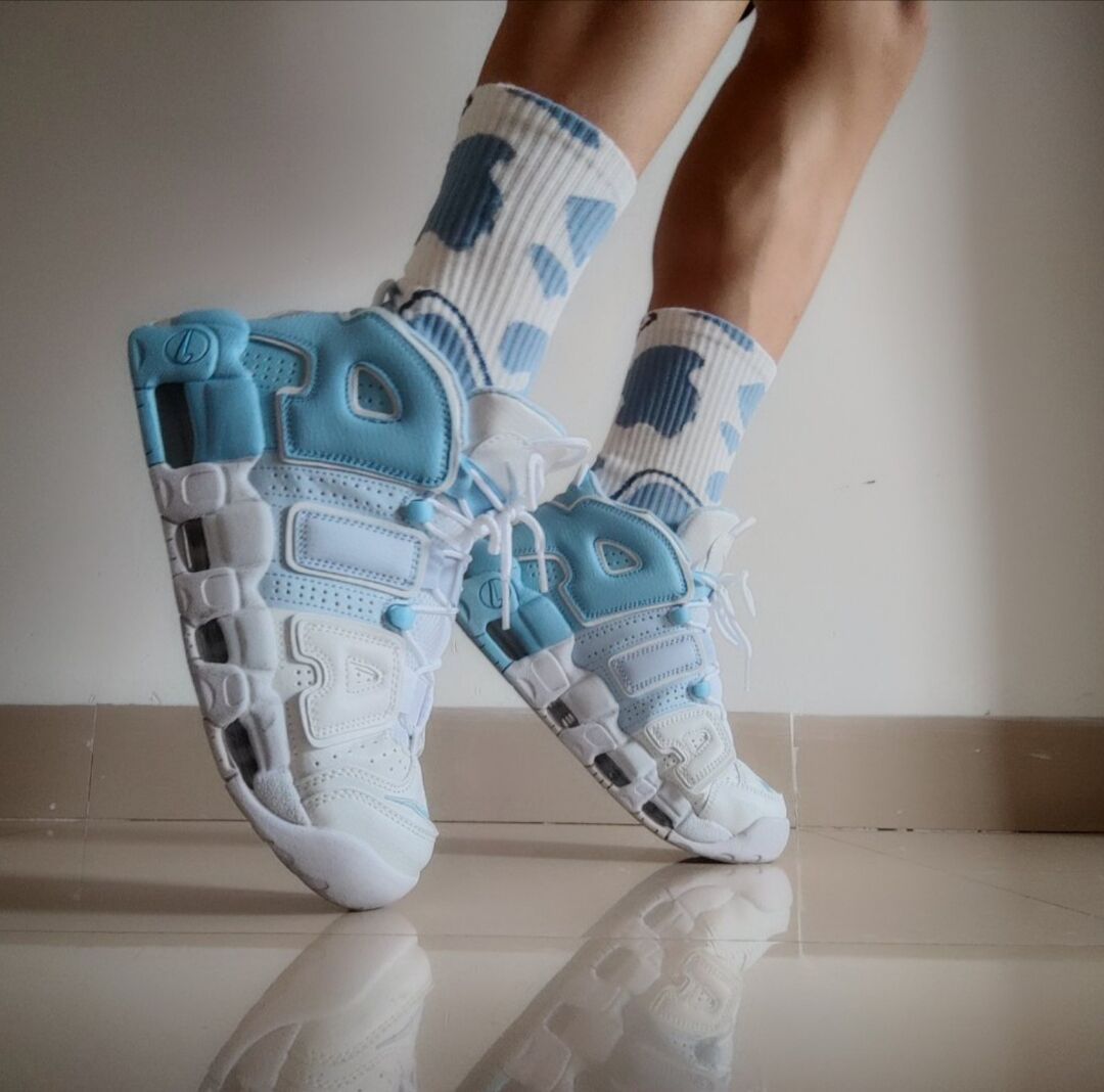 【七夕のプレゼント】Nike Air More Uptemppoホワイトブルー