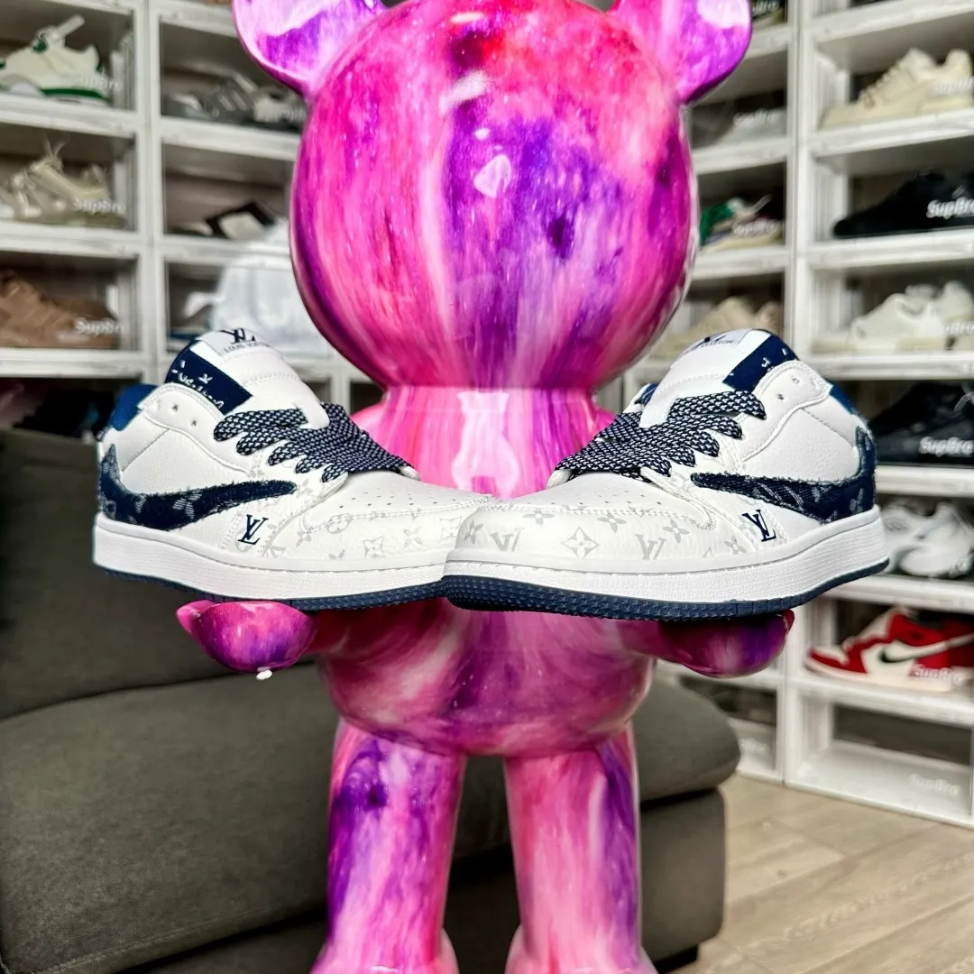 ◆正規品louis voitton◆Travis Scott x Nike Air Jordan 1 Low 送料無料