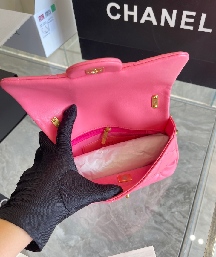 すぐ届く国内発送★CHANEL存在感と品のあるラージフラップバッグ