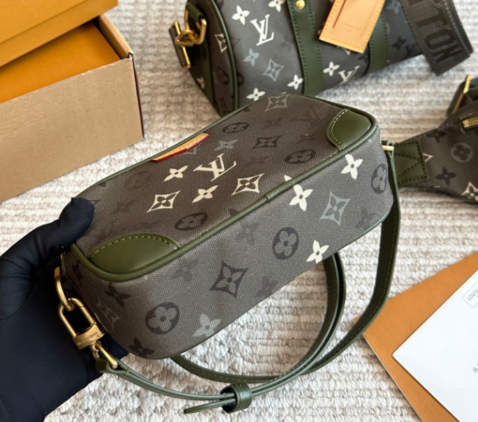 【洗練カーキ♪】ルイヴィトン ウェアラブル ショルダーバッグ