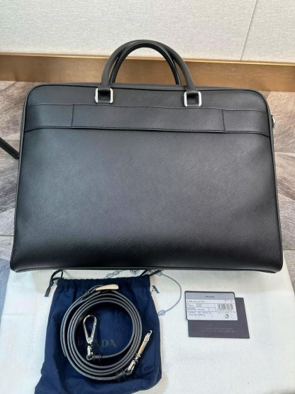 【PRADA】セール！一つ持っておきたい大人ハンドバッグ