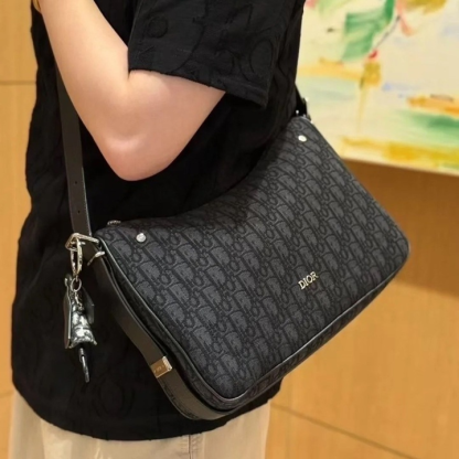 【Dior】Slider ジップ付き ホーボーバッグ ラージ