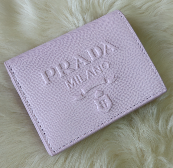 PRADAミニ財布★2つ折りレザー☆ロゴ付き