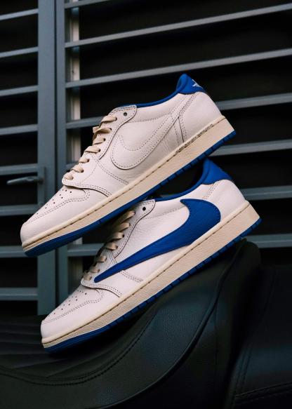 Travis Scoot x fragment design x air jordan 1 low OG