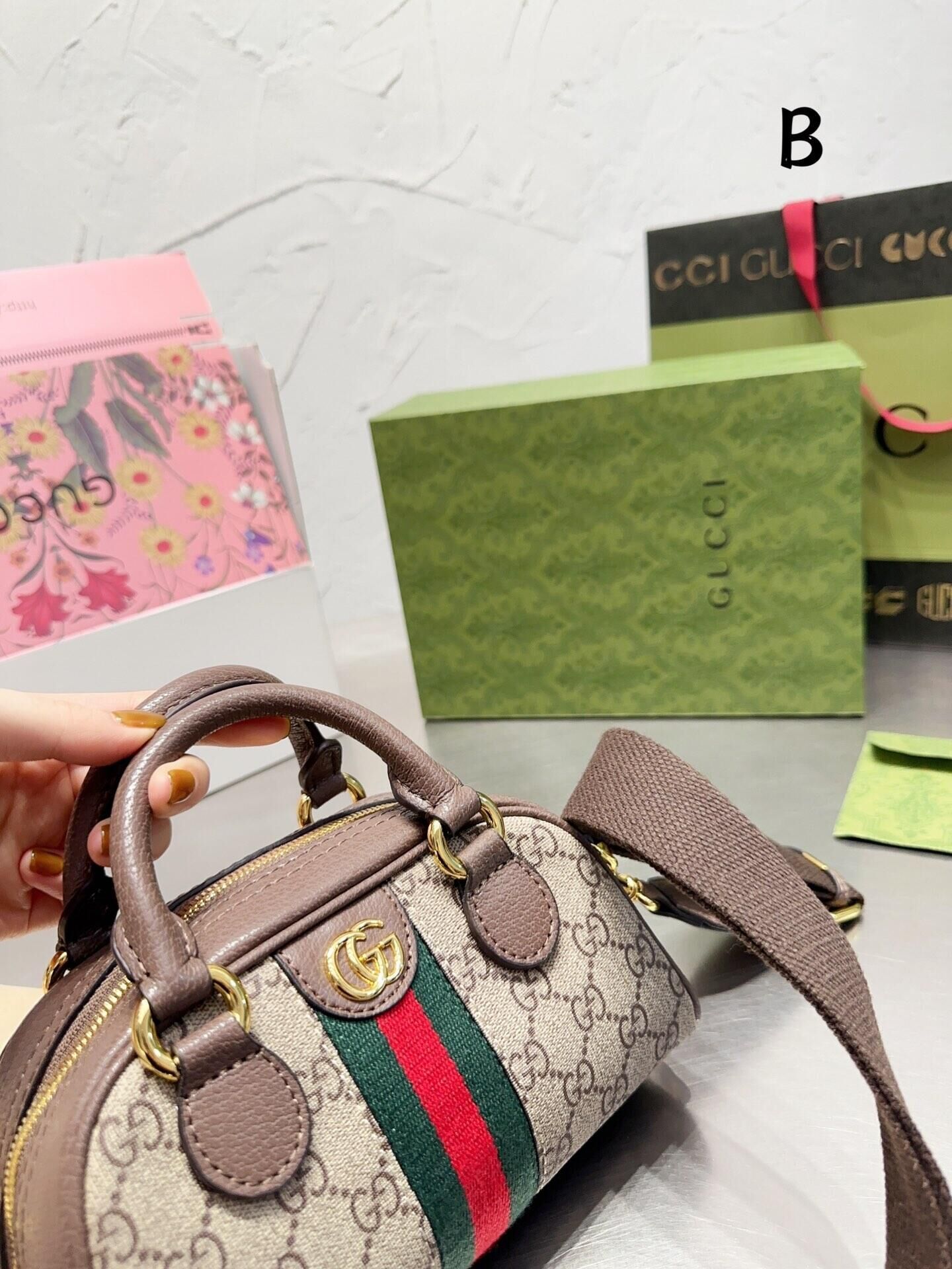 ♥Gucci  Ophidia   ボストンバケットバッグ最新コレクション