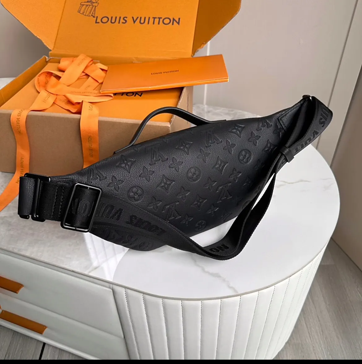 Louis Vuitton《モノグラムがお洒落》ラッシュ バムバッグ