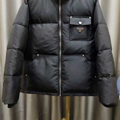 【PRADA】プラダ　Re-Nylon ロゴ入り ダウンジャケット