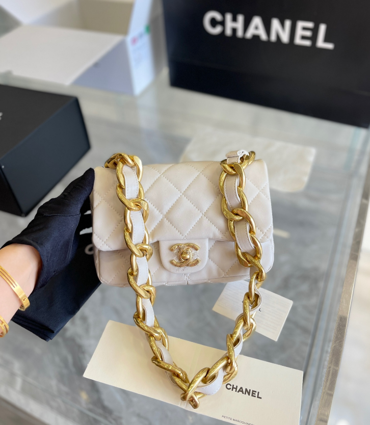 すぐ届く国内発送★CHANEL存在感と品のあるラージフラップバッグ